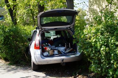 Leinfelden-Echterdingen: Auto schleudert in Hecke - Fahrer verletzt